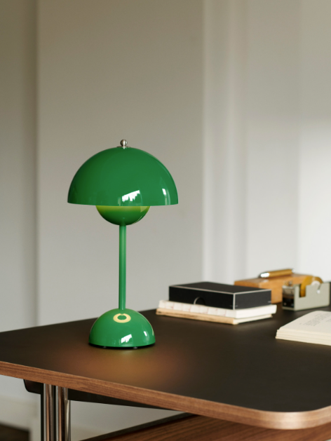 &Tradition | Flowerpot VP9 Portable Lamp, Signal green | Vancouver