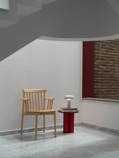 Dit Table Bright Red, Nero Marquina Top