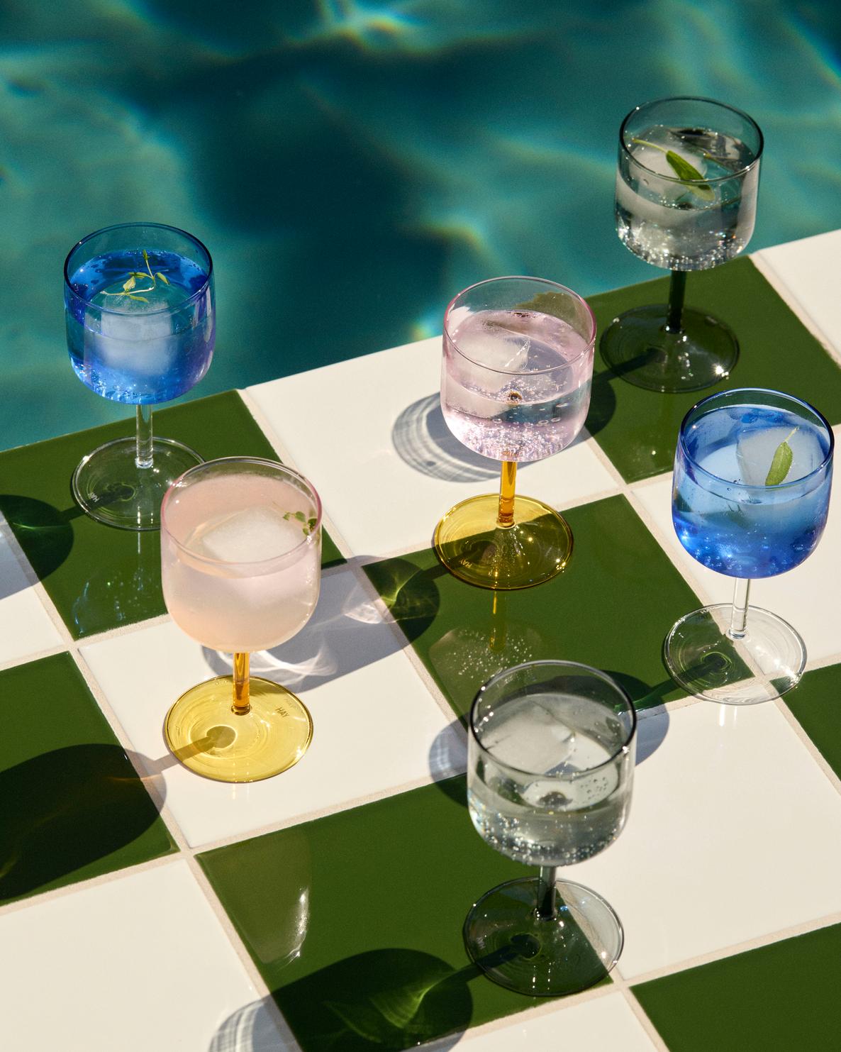 tint wine glasses, green/pink