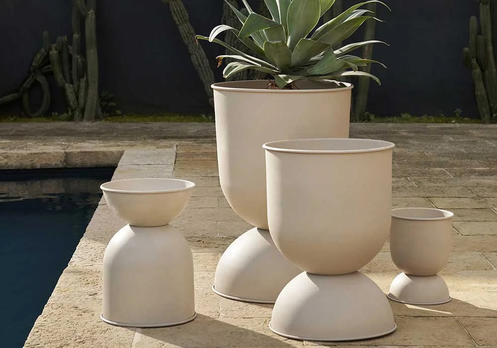 Hourglass Pot Medium, Cashmere