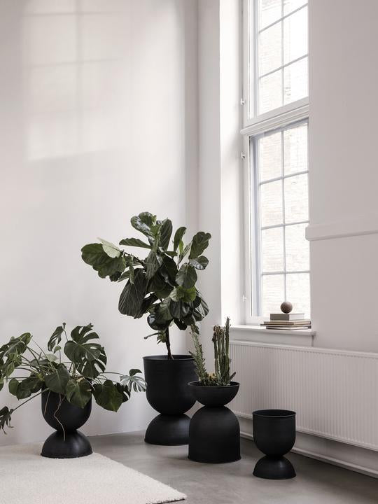 Hourglass Pot Medium, Black