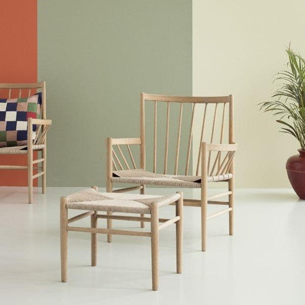J82 Lounge Chair, Oak / Natural Seat