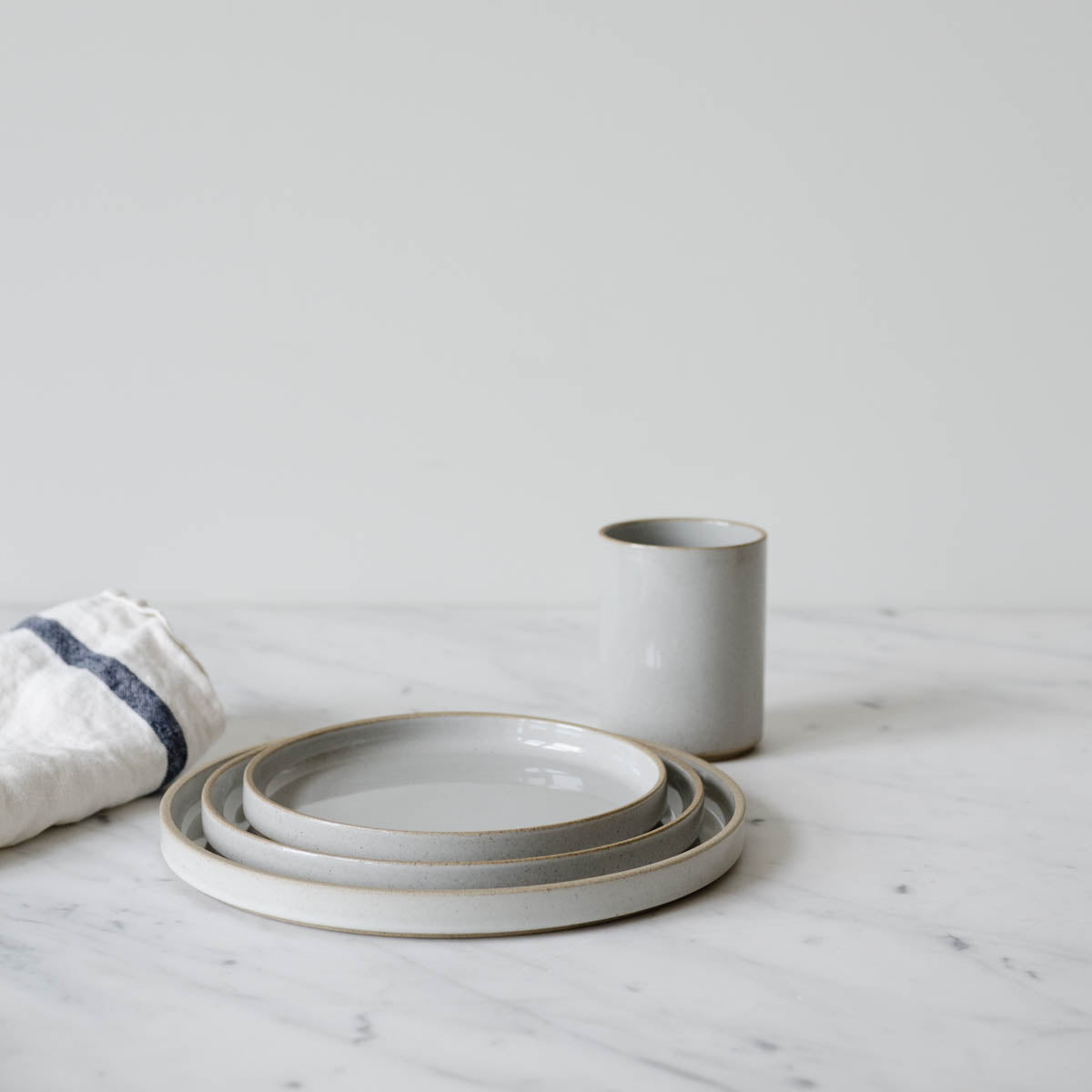 Hasami Gloss Plate, 11.75", gloss grey