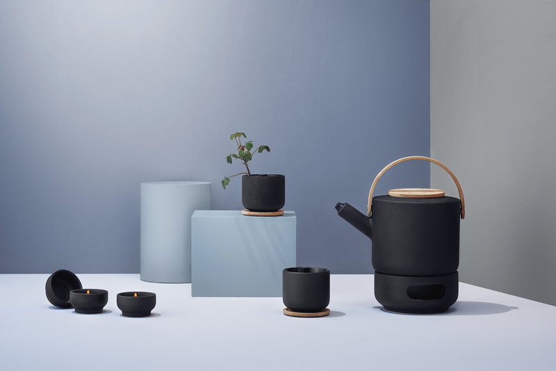 Theo Teapot Warmer, Black