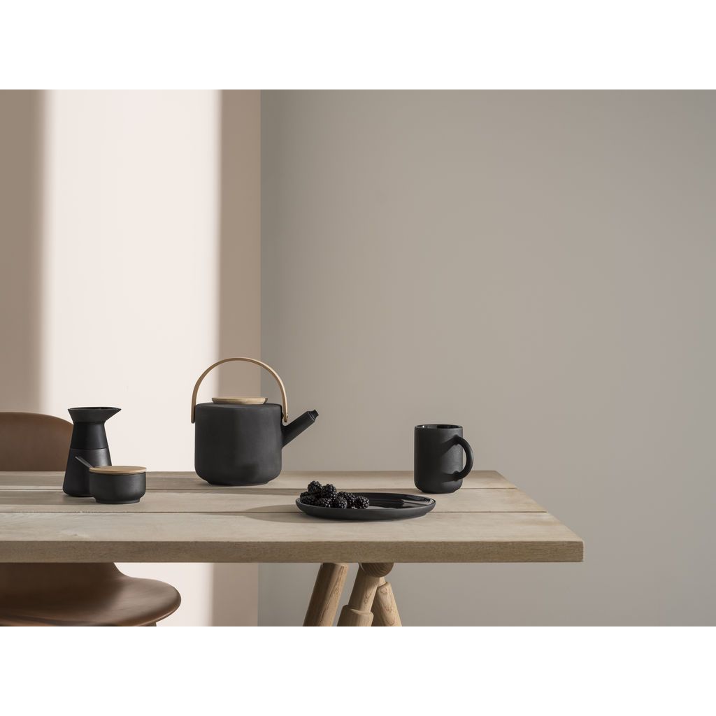 Theo Teapot Warmer, Black