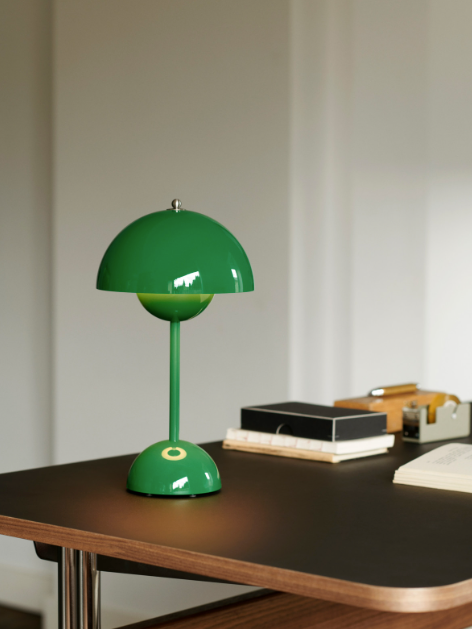 Flowerpot VP9 Portable Lamp, Signal green