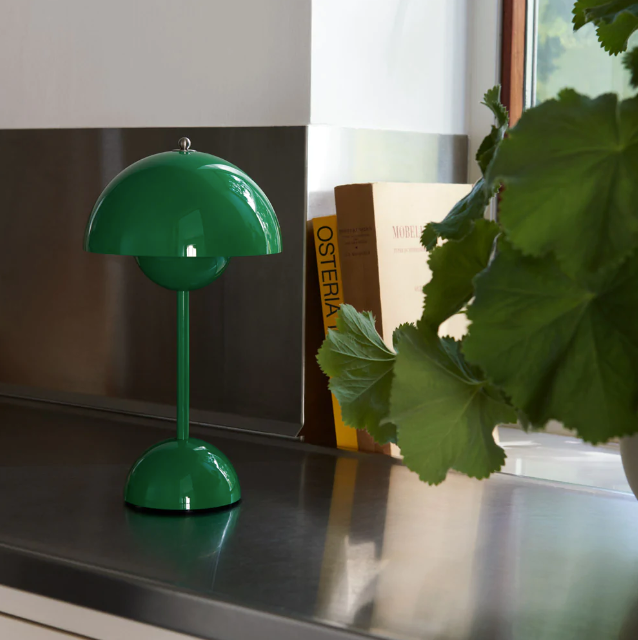 Flowerpot VP9 Portable Lamp, Signal green