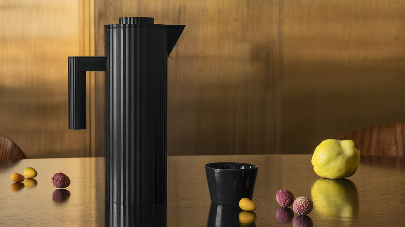 Plisse Vacuum Jug, Black