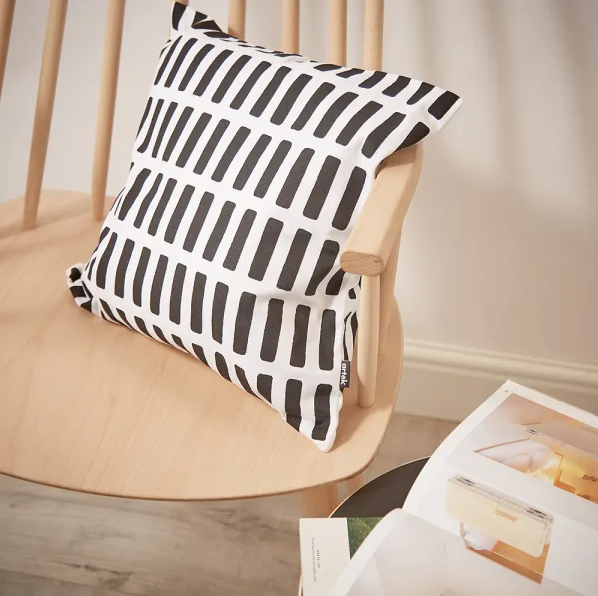 Artek Siena Cushion 40 cm, White/Black