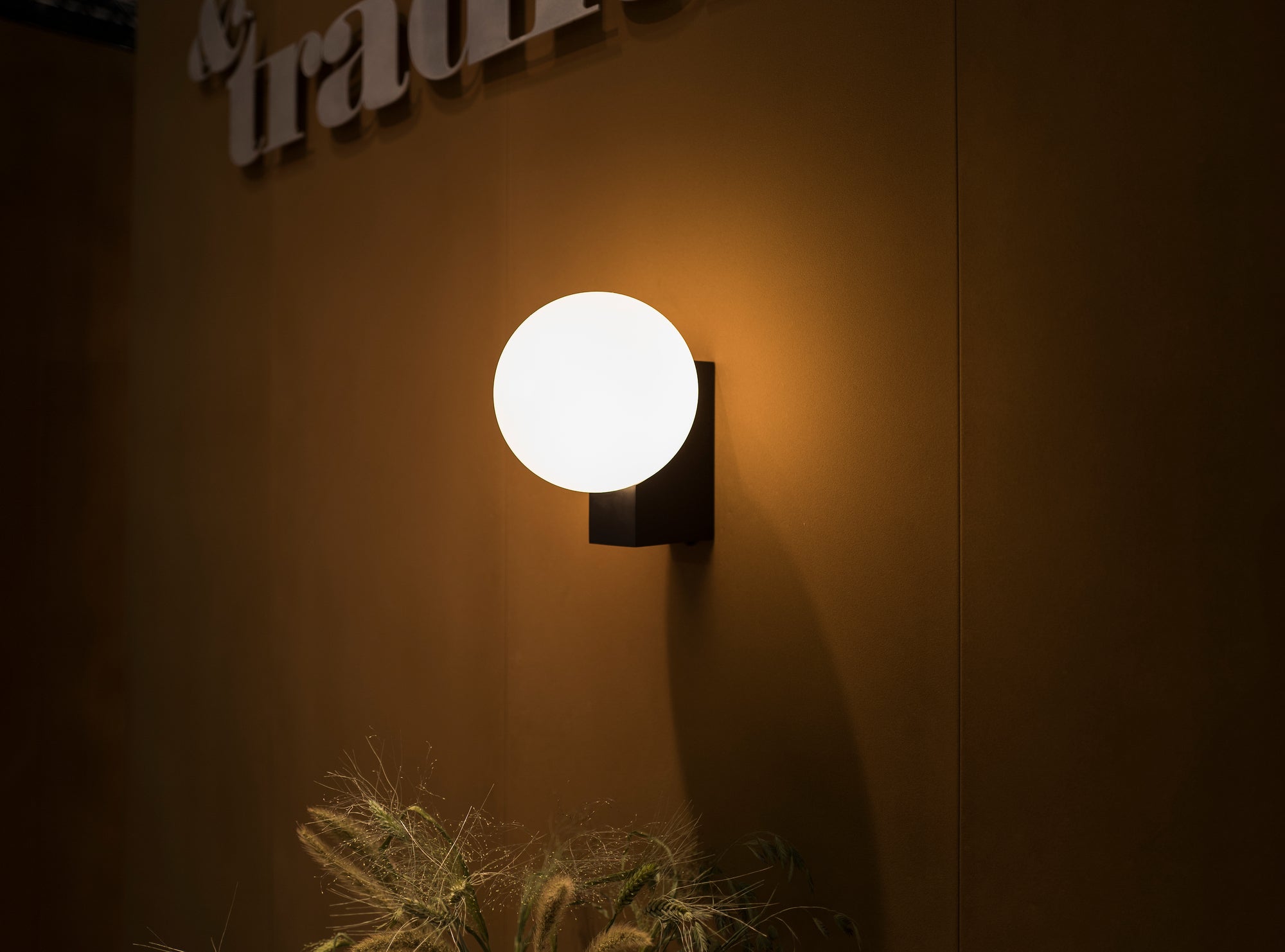 Journey Wall Lamp, SHY2, Black