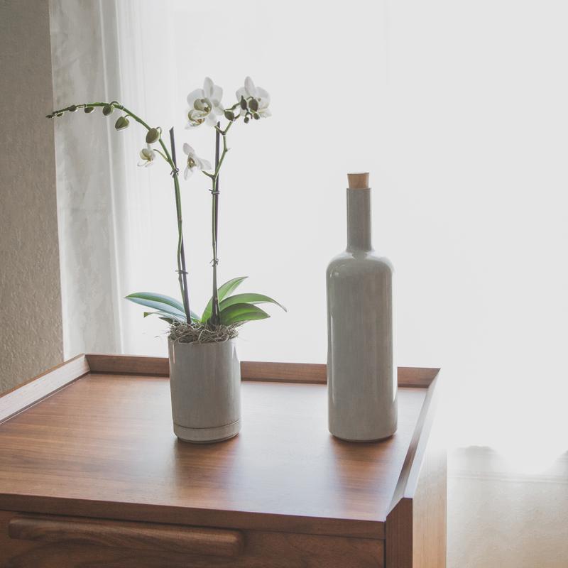 Hasami Porcelain Bottle, Gloss Grey