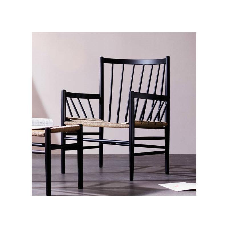 J82 Lounge Chair, Black Frame/Natural Seat