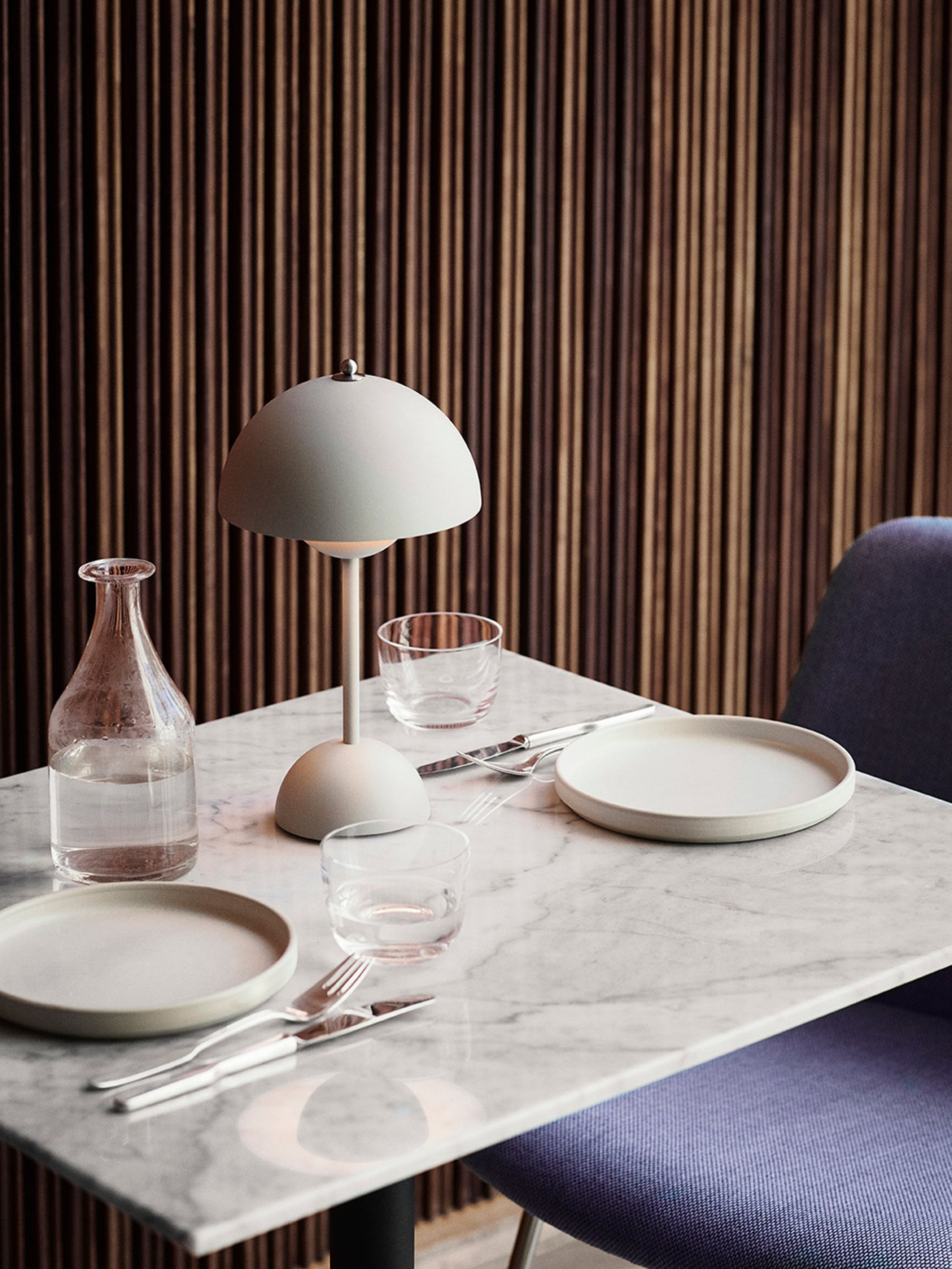 Flowerpot VP9 Portable Lamp matte white